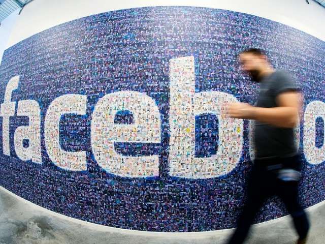 Bug on Facebook keeps world
